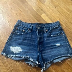 Levi shorts destressed